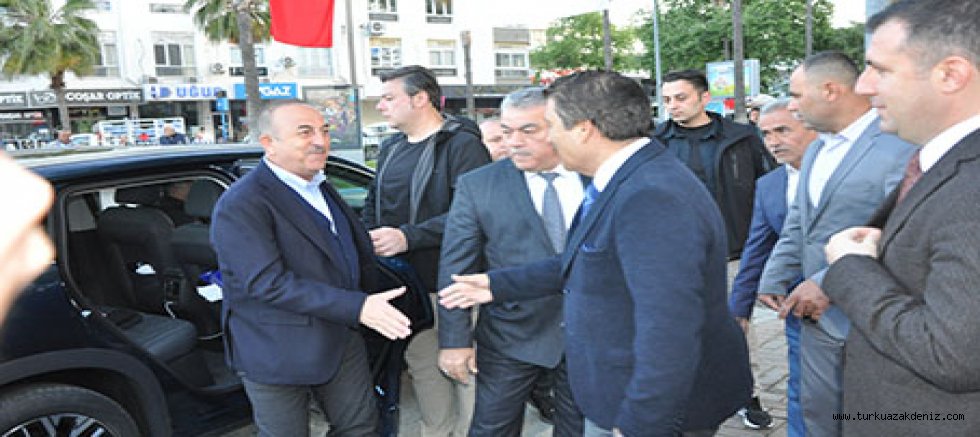 Dışişleri Bakanı Mevlüt Çavuşoğlu bayram namazını Gazipaşa'da kıldı