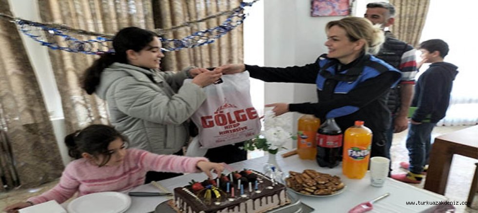 Gazipaşa'da Polislerden depremzede kıza doğum günü sürprizi 
