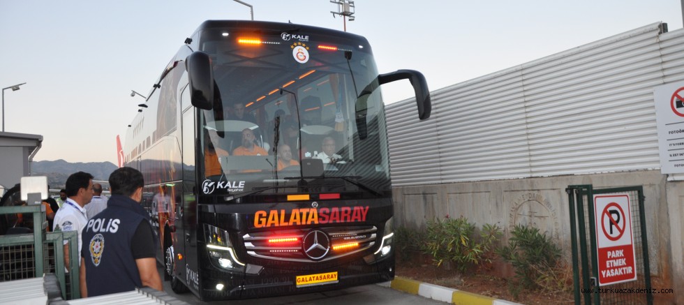 GALATASARAY KAFİLESİ GAZİPAŞA'YA İNİŞ YAPTI
