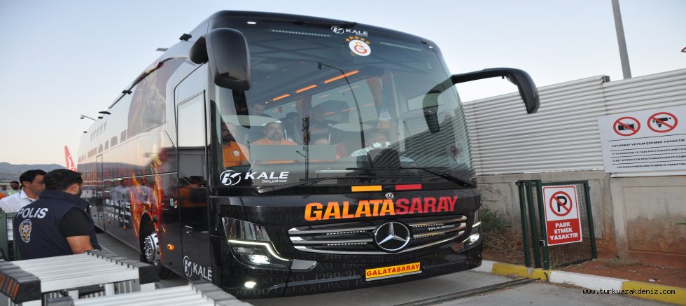 GALATASARAY KAFİLESİ GAZİPAŞA'YA İNİŞ YAPTI