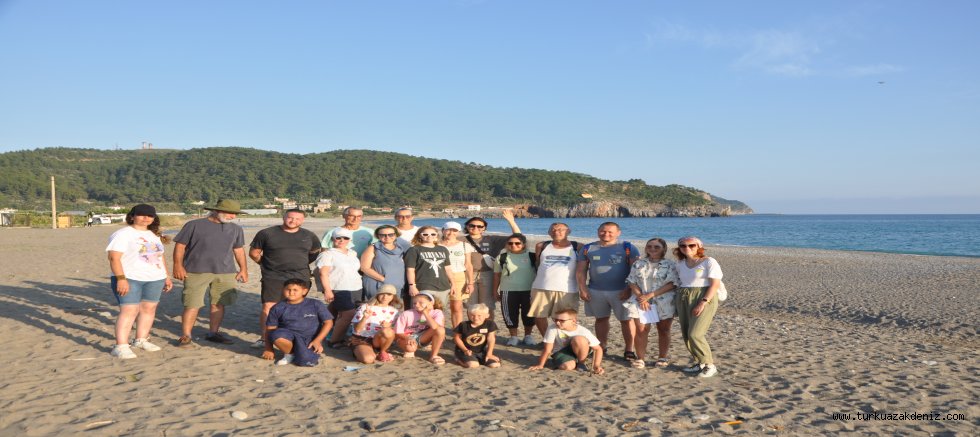 Yerleşik yabancılar sahilde temizlik yaptı