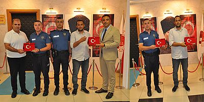 BAŞSAVCI KORKMAZ, OLAYDA BAŞARI GÖSTEREN 2 POLİSE PLAKET VERDİ.