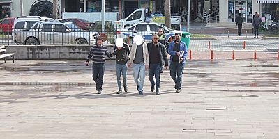 Hırsızlık şüphelileri hakim karşısında