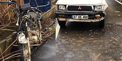 Kamyonetle motosiklet çarpıştı, 1 ağır yaralı