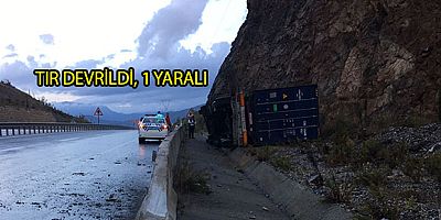 TIR DEVRİLDİ, 1 YARALI