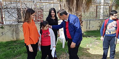 Yılmaz özel çocuklarla buluştu